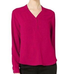 ✨NINE WEST Women's V Neck Two Pocket Blouse✨